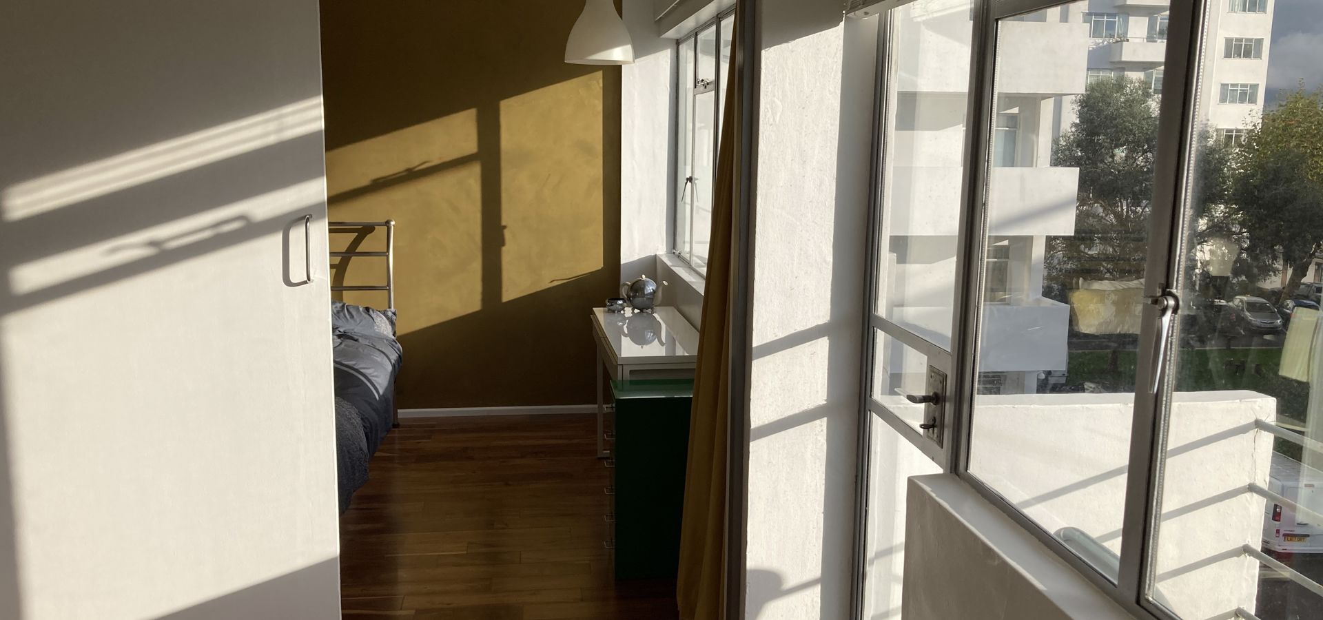 Viv Deco Flat